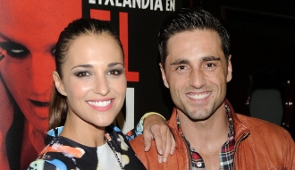 El beso de Paula Echevarría y David Bustamante para celebrar el éxito de Feliz