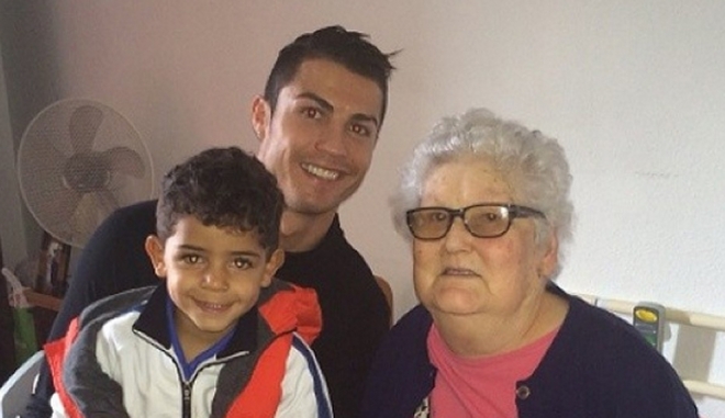 Irina Shayk, el consuelo de Cristiano Ronaldo tras la muerte de su abuela