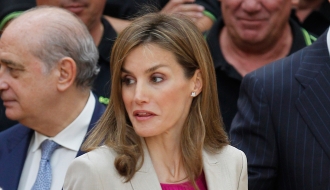 Letizia tiembla ante la presencia de su tía Henar en 'Hable con ellas'