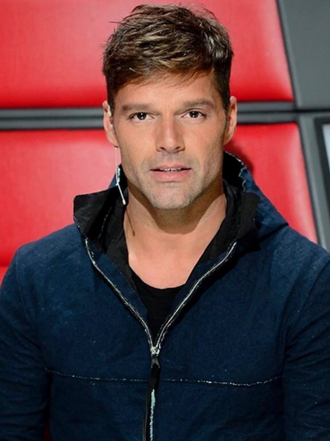 Ricky Martin calienta el verano con La mordidita
