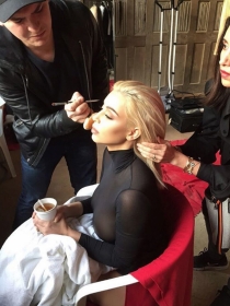 Así es un día en la rutina de maquillaje de Kim Kardashian
