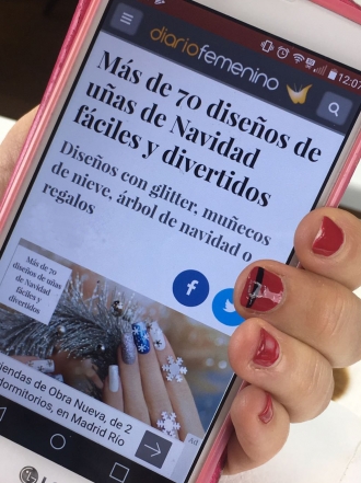 Diseño de uñas de Papá Noel para Navidad