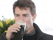 Tom Cruise se prepara para el Apocalipsis con cerveza: llega Oblivion