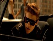 Justin Bieber, solo y sin amigos: posible multa por hacer un tatuaje