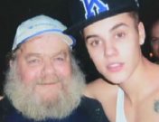 Justin Bieber sí gasta dinero con Selena Gomez: sus abuelos, arruinados