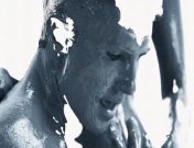 Adam Levine, de Maroon 5: casi desnudo, sobón y más sexual que nunca