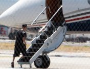 Justin Bieber, rey de Instagram vídeo, bloquea un avión por un mono