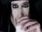 Amenábar, amigo de Alaska y Mario, en el videoclip de Las Nancys Rubias