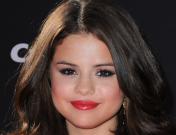 Selena Gomez muy sensual en su nuevo videoclip 'Slow Down' en París