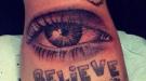 Nuevo tatuaje de Justin Bieber: el vigilante ojo de su madre