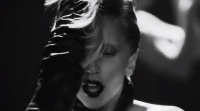 Lady Gaga hace un guiño a su carrera en el nuevo videoclip de Applause
