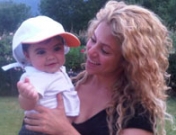 Piqué disfruta su soltería mientras Shakira y Milan se van con sus padres