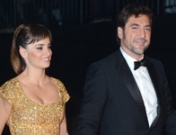 Penélope Cruz y Javier Bardem salen de la cueva tras el nacimiento de Luna