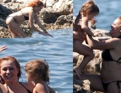 Las curvas de Paulina Rubio en bikini, vacaciones en Ibiza con su hijo