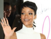 El lado más sexy y provocativo de Rihanna en la presentación de su perfume