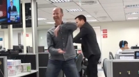 El jefe de la periodista que dimitió con un vídeo también sabe bailar