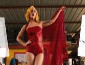 Las proposiciones indecentes de Lady Gaga y Sofía Vergara en Aura