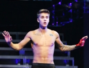 Justin Bieber, pillado en un club de strippers mientras Selena Gomez llora por él