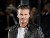 Beckham sigue la última moda entre futbolistas: pegársela con el coche