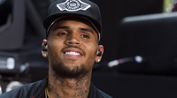 Chris Brown, ex novio y maltratador de Rihanna, también pega a los hombres