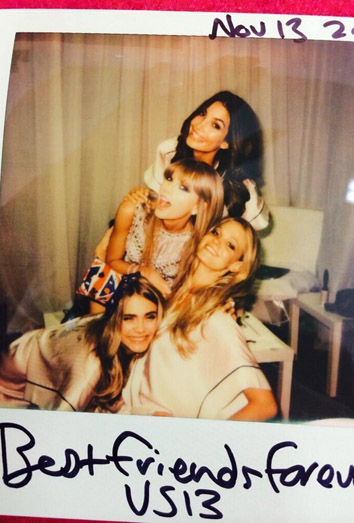 Las novias de Harry Styles de One Direction: Taylor Swift y Cara Delevingne.