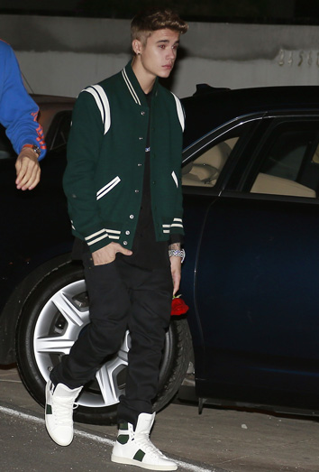 La madre de Justin Bieber piensa que no tiene control sobre el cantante. La madre de Justin Bieber piensa que no tiene control sobre el cantante.