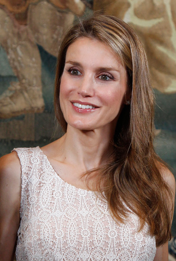 Igual que han hecho Cristiano Ronaldo e Iker Casillas, Letizia vuelve al trabajo para apoyar a la candidatura de Madrid 2020 en Buenos Aires. Igual que han hecho Cristiano Ronaldo e Iker Casillas, Letizia vuelve al trabajo para apoyar a la candidatura de Madrid 2020 en Buenos Aires.