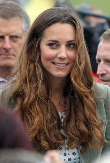 Kate Middleton come hamburguesas de McDonald's Kate Middleton come hamburguesas de McDonald's