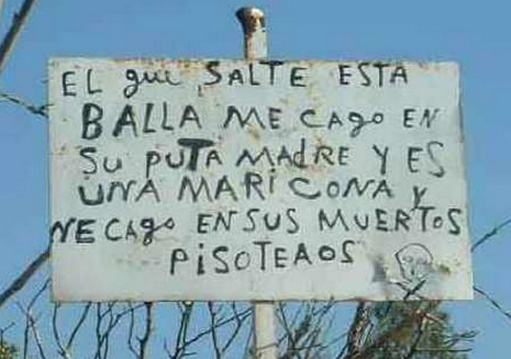 Quien escribiera este cartel no sabía mucho de ortografía. Quien escribiera este cartel no sabía mucho de ortografía.