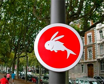 Esta señal advierte de la mutación de la fauna de la zona. Esta señal advierte de la mutación de la fauna de la zona.