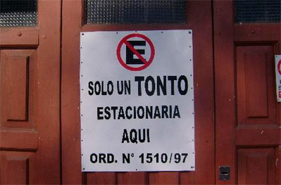 Carteles y señales divertidas que te sacarán una sonrisa mañanera. Carteles y señales divertidas que te sacarán una sonrisa mañanera.