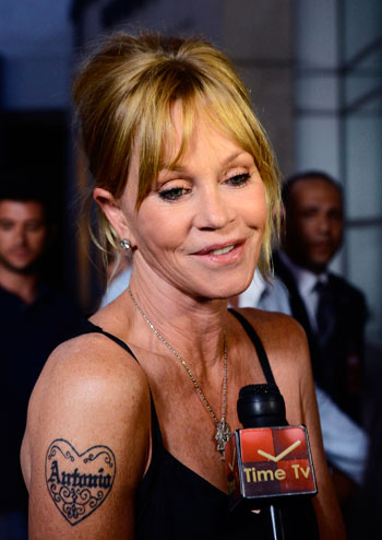El tatuaje del que Melanie Griffith más se ha arrepentido El tatuaje del que Melanie Griffith más se ha arrepentido.