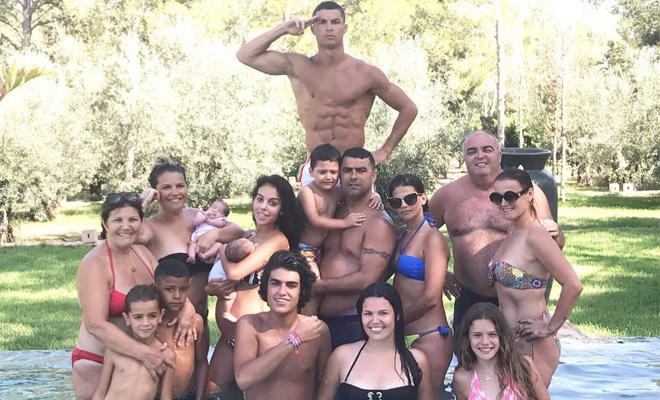 cristiano ronaldo, todo un padrazo y capitán cristiano ronaldo, todo un padrazo y capitán