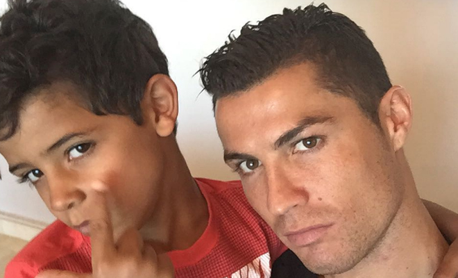Cristiano Ronaldo, todo un padrazo. Guerra de guapos Cristiano Ronaldo, todo un padrazo. Guerra de guapos