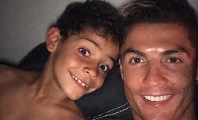 Cristiano Ronaldo, todo un padrazo. Selfie time Cristiano Ronaldo, todo un padrazo. Selfie time