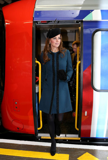 Kate Middleton en el metro. Kate Middleton en el metro.