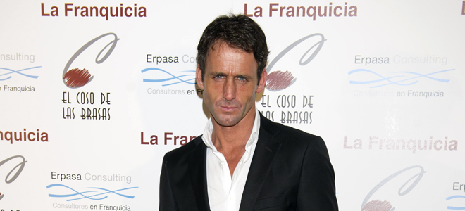 Álvaro Muñoz Escassi, concursante estrella de Splash y posible nuevo novio de Sonia Ferrer