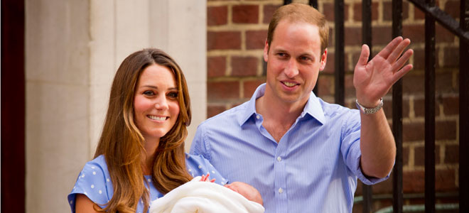 Los duques de Cambridge, Kate Middleton y Guillermo de Inglaterra, presentan a su primer hijo Los duques de Cambridge, Kate Middleton y Guillermo de Inglaterra, presentan a su primer hijo