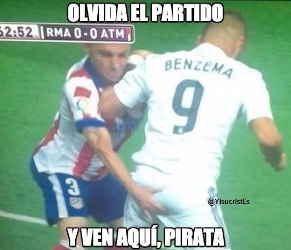 Abrazo de Benzema Abrazo de Benzema