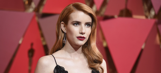 Emma Roberts con el pelo blorange