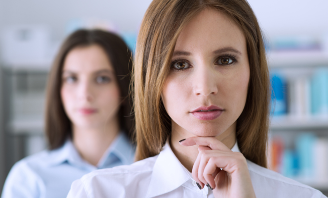 6 signos que demuestran que tu amiga te tiene envidia 6 signos que demuestran que tu amiga te tiene envidia