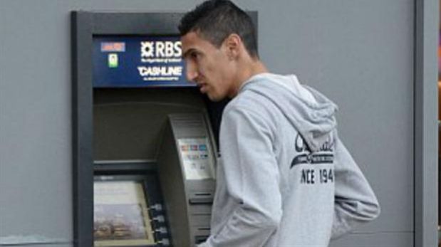 Meme Di María sacando dinero
