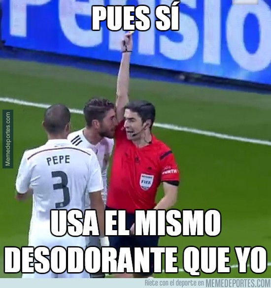 Meme de Sergio Ramos oliendo el desodorante de Undiano