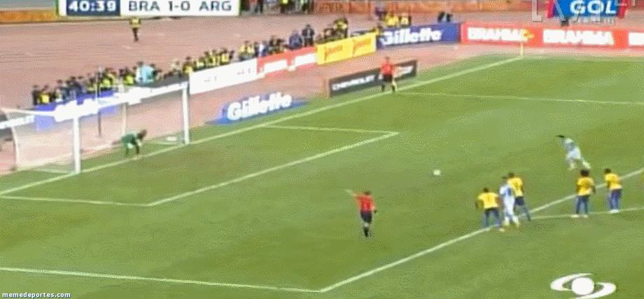 Messi falla por la izquierda