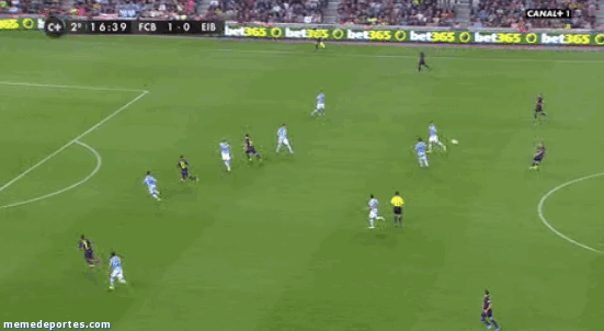 Pedro falla un gol delante del portero