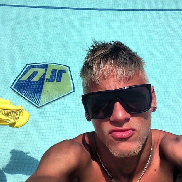 Neymar en la piscina