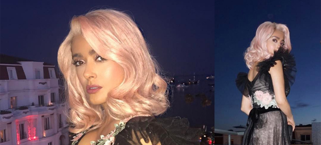 Salma Hayek luce el pelo rosa dorado
