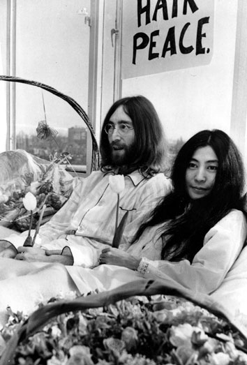 La Historia De Amor De John Lennon Y Yoko Ono Paz Amor Y Polémica