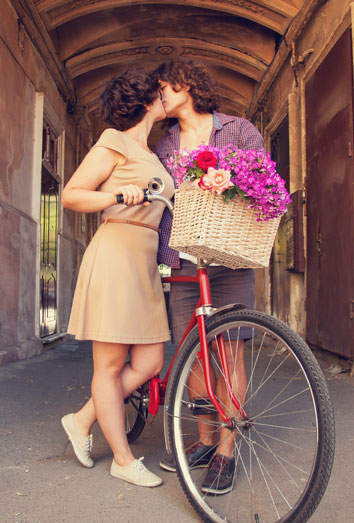 Qué es lo que enamora a un hombre Acuario según el horóscopo.