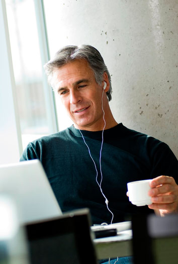 Por qué salir con un hombre más mayor Por qué salir con un hombre más mayor